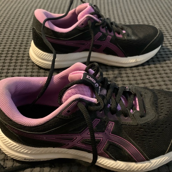 ASICS Women’s Black and Purple Running Shoes - Picture 2 of 6